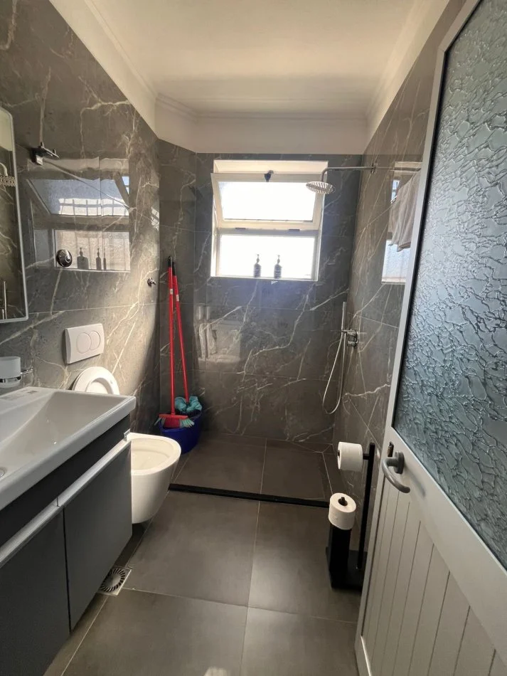 Tirane, jepet me qera apartament 2+1 Kati 3, 120 m² 550 € (Pizzeri Class Laprake)