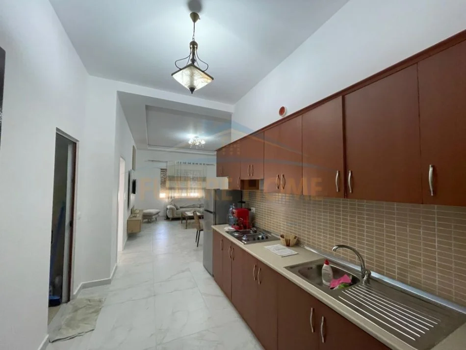 Durres, jepet me qera apartament 1+1+Ballkon Kati 1, 66 m² 400 € (Vollga)