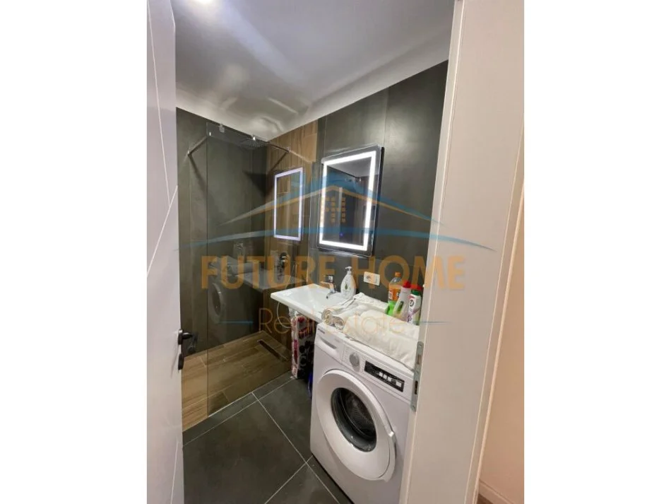 Tirane, jepet me qera apartament 1+1+Ballkon Kati 8, 54 m² 450 € (Astir)