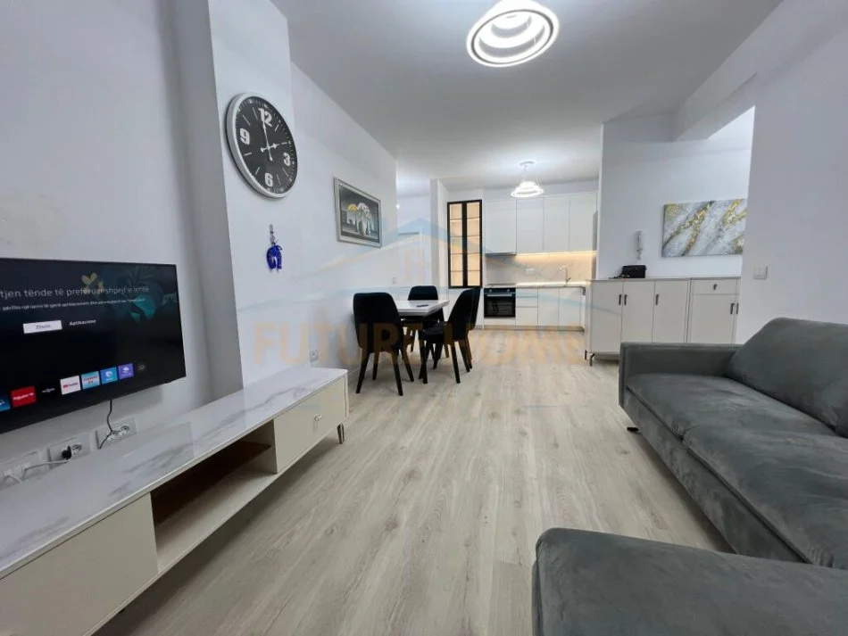 Tirane, jepet me qera apartament 2+1+Aneks+Ballkon Kati 8, 118 m² 550 € (Astir, Unaza e Re)