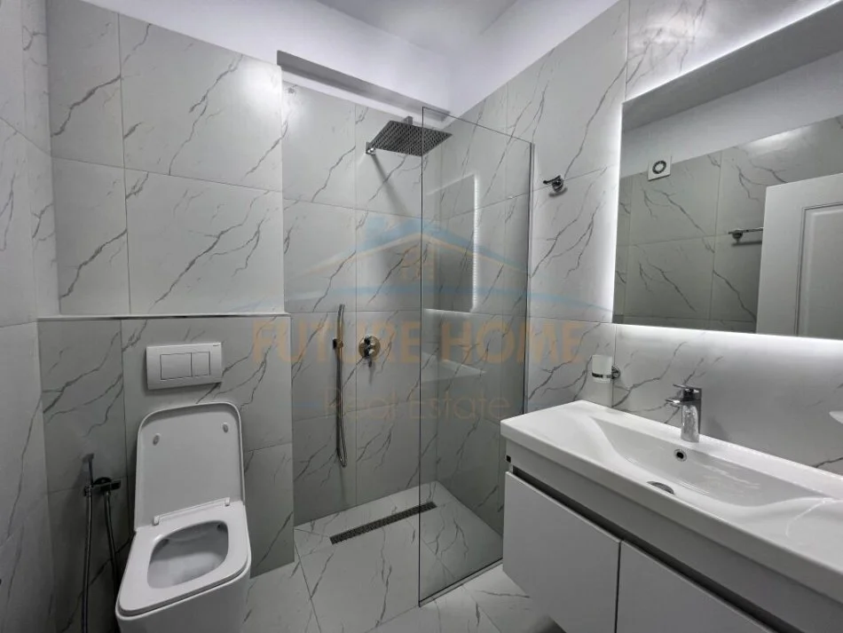 Tirane, jepet me qera apartament 2+1+Aneks+Ballkon Kati 8, 118 m² 550 € (Astir, Unaza e Re)
