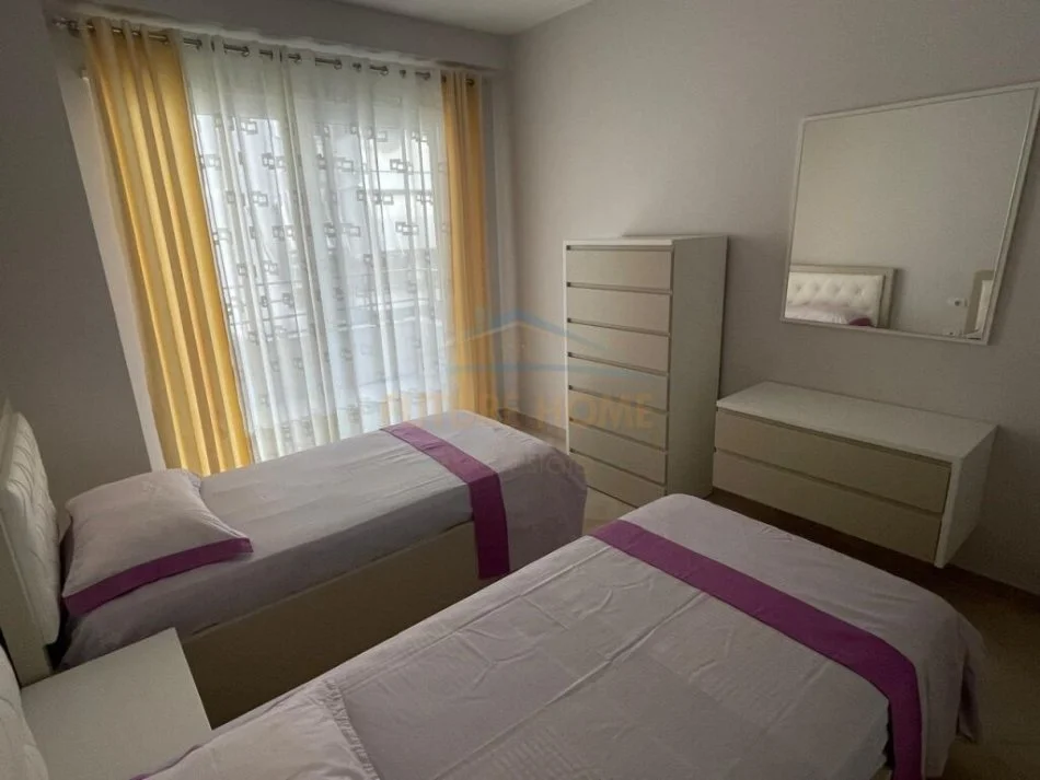 Tirane, jepet me qera apartament 2+1+Ballkon Kati 2, 86 m² 700 € (Rruga Bill KLINTON)