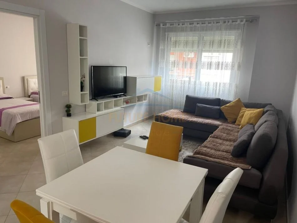 Tirane, jepet me qera apartament 2+1+Ballkon Kati 2, 86 m² 700 € (Rruga Bill KLINTON)