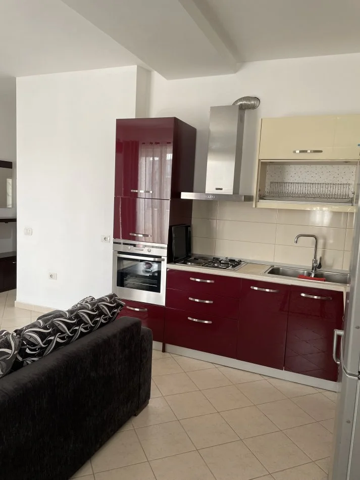 Tirane, jepet me qera apartament 2+1+Ballkon Kati 3, 90 m² 500 € (Tregu i ri elektrik)