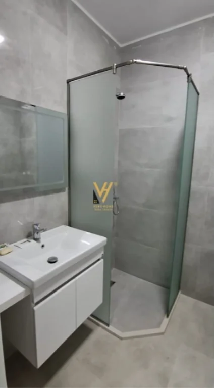 Tirane, jepet me qera apartament 1+1+Ballkon Kati 6, 60 m² 620 € (YZBERISHT, RRUGA BEDRI KARAPICI)