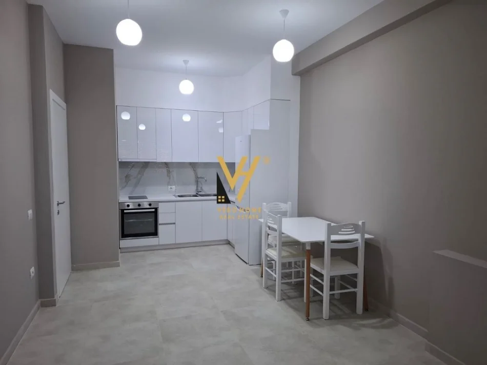 Tirane, jepet me qera apartament 1+1+Ballkon Kati 6, 60 m² 620 € (YZBERISHT, RRUGA BEDRI KARAPICI)