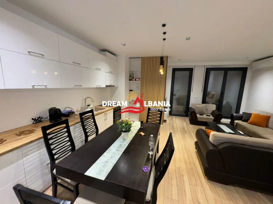 Tirane, jepet me qera apartament 2+1 , 95 m² 650 € (Kompleksi Zirkon)
