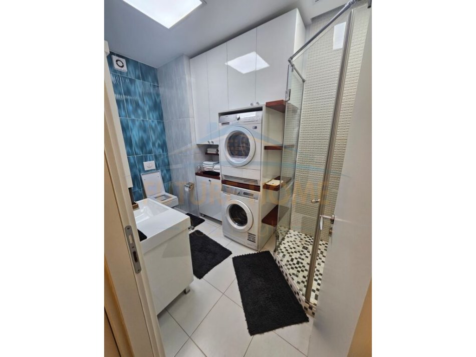 Tirane, jepet me qera apartament 2+1+Ballkon Kati 19, 100 m² 1.500 € (AMBASADOR 3)