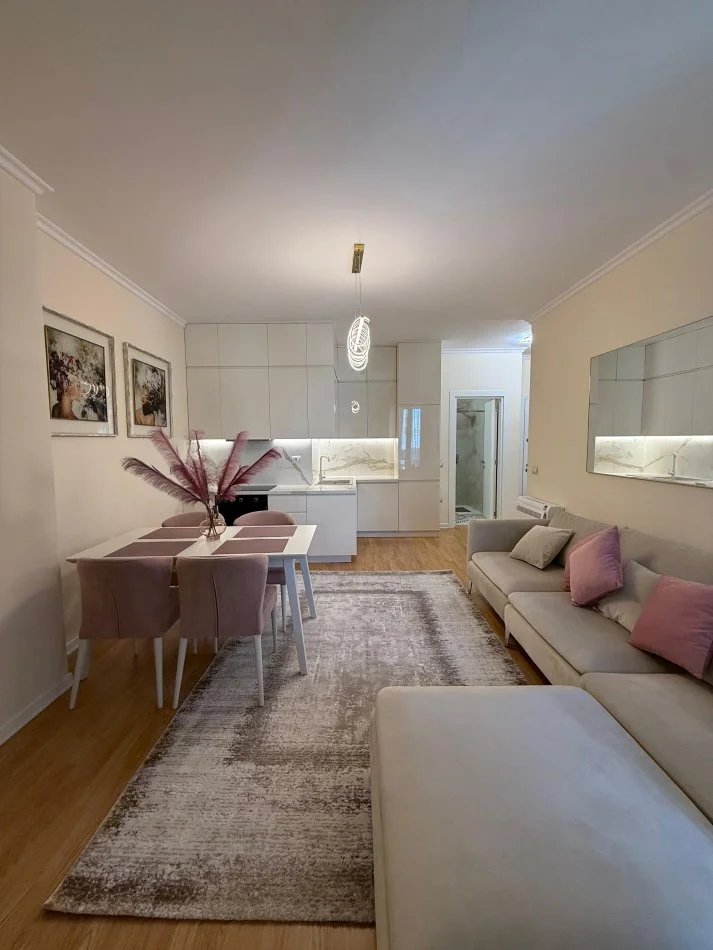 Tirane, jepet me qera apartament 2+1 Kati 4, 85 m² 1.200 € (Rr e Kosovareve)