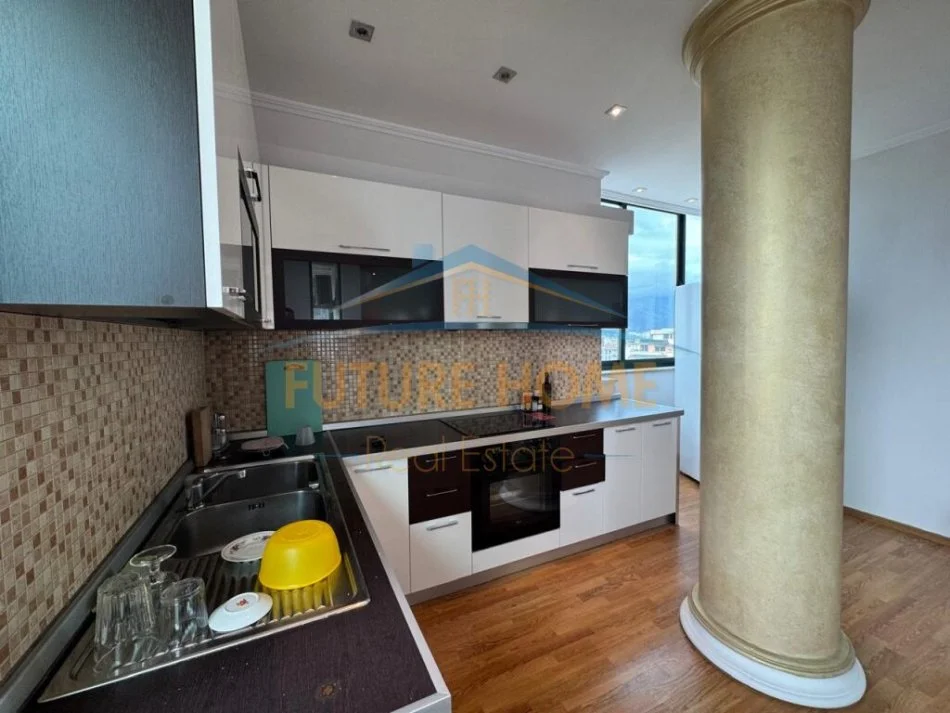 Tirane, shitet apartament 2+1+Ballkon Kati 10, 87 m² 350.000 € (Rruga e Barrikadave)