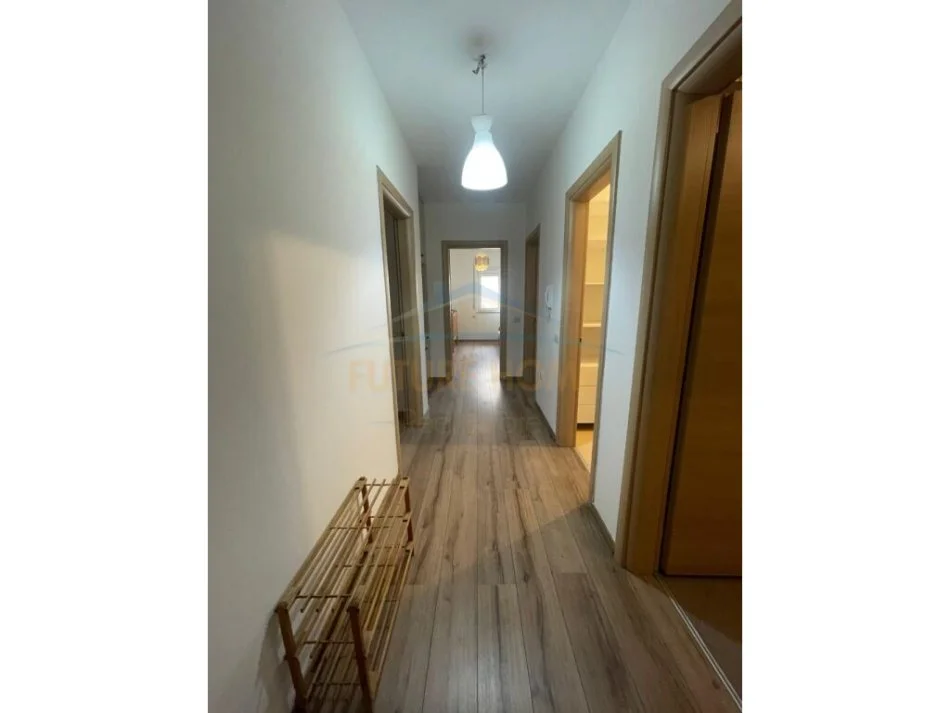 Tirane, jepet me qera apartament 2+1+Aneks+Ballkon Kati 5, 104 m² 700 € (Don Bosco)