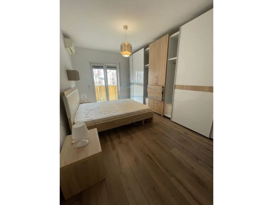 Tirane, jepet me qera apartament 2+1 Kati 5, 104 m² 700 € (Don Bosko)