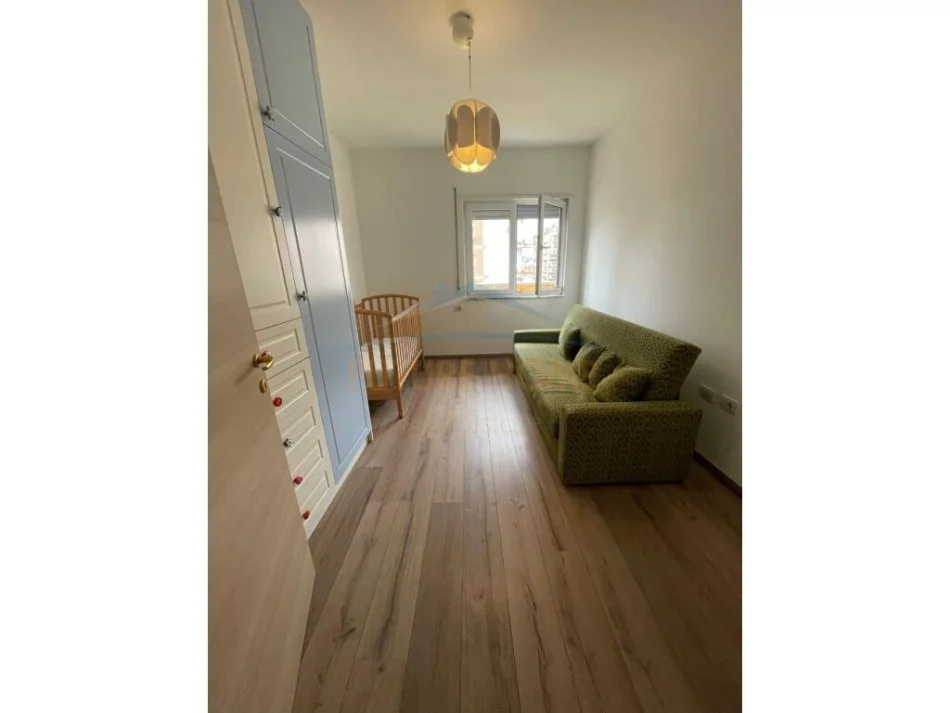 Tirane, jepet me qera apartament 2+1+Aneks+Ballkon Kati 5, 104 m² 700 € (Don Bosco)