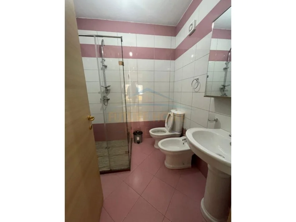 Tirane, jepet me qera apartament 2+1 Kati 5, 104 m² 700 € (Don Bosko)
