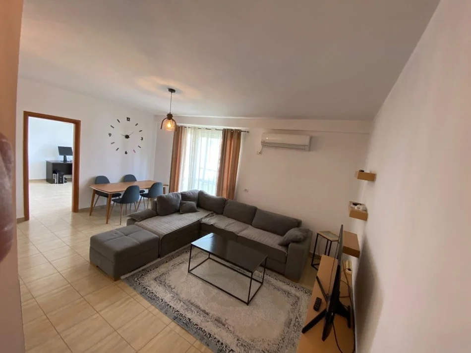 Tirane, jepet me qera apartament 2+1 , 94 m² 500 € 