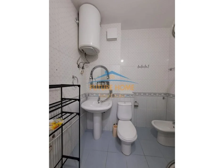 Tirane, jepet me qera apartament 1+1+Ballkon Kati 7, 57 m² 550 € (Pazari i Ri)