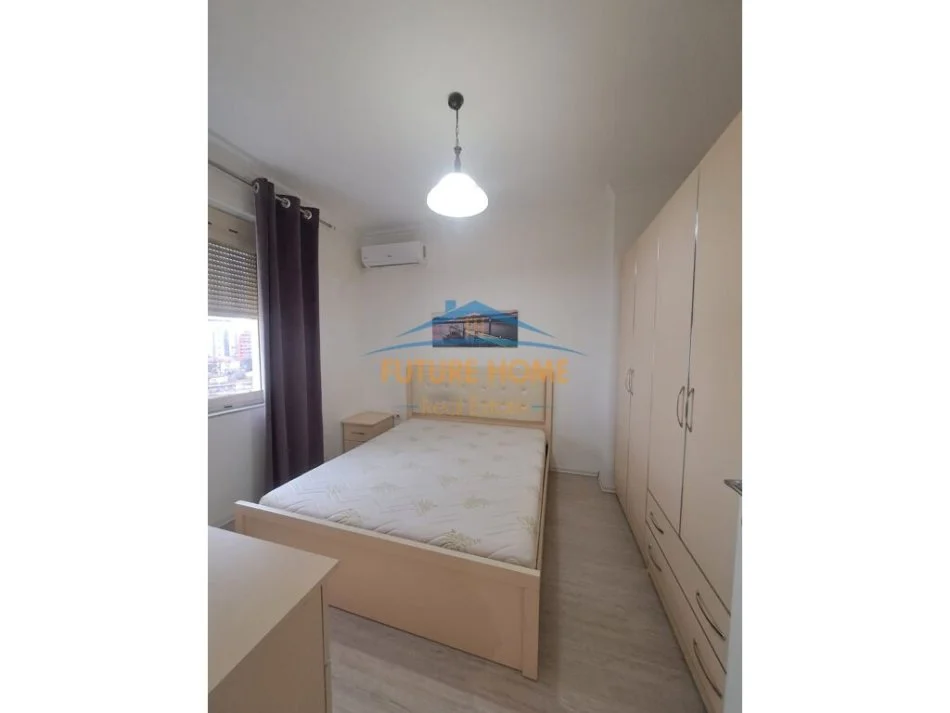 Tirane, jepet me qera apartament 1+1+Ballkon Kati 7, 57 m² 550 € (Pazari i Ri)