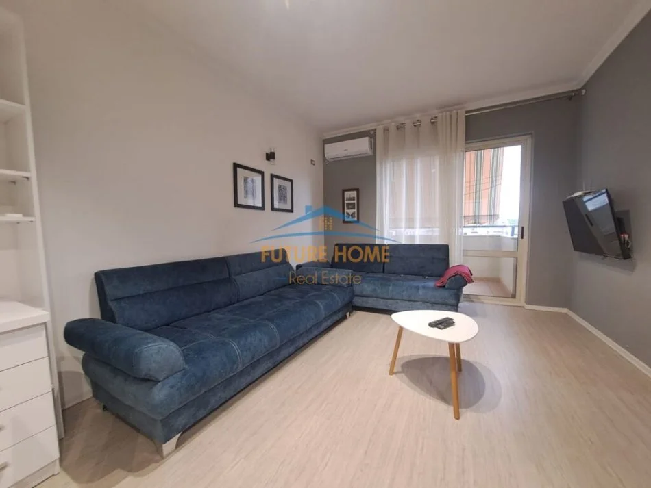 Tirane, jepet me qera apartament 1+1+Ballkon Kati 7, 57 m² 550 € (Pazari i Ri)