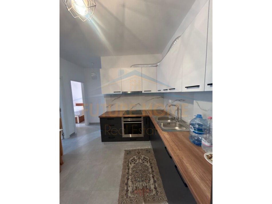 Tirane, jepet me qera apartament 2+1 Kati 3, 76 m² 400 €