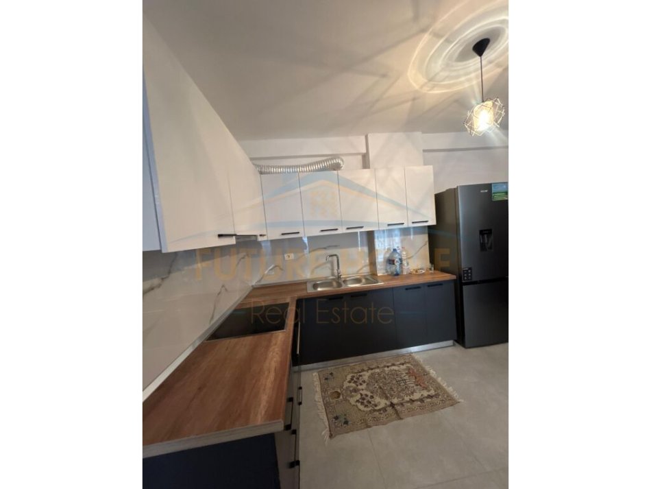 Tirane, jepet me qera apartament 2+1 Kati 3, 76 m² 400 €