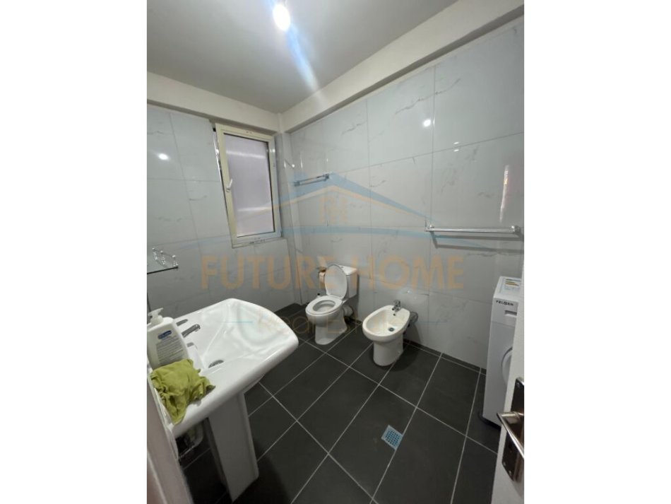 Tirane, jepet me qera apartament 2+1 Kati 3, 76 m² 400 €