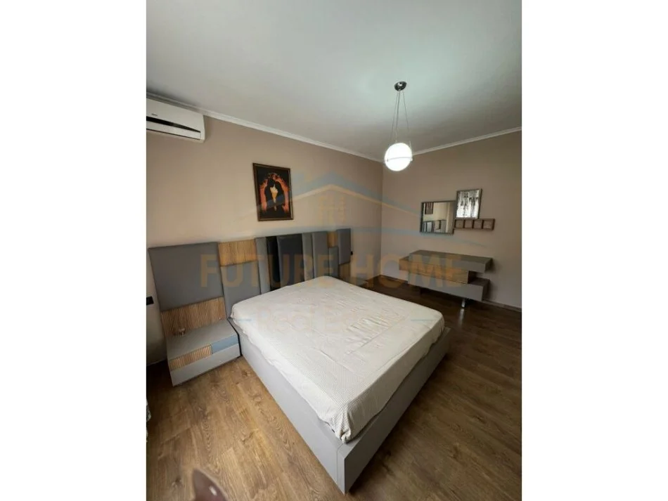 Tirane, jepet me qera apartament 2+1+Ballkon Kati 4, 94 m² 500 € (Astir)