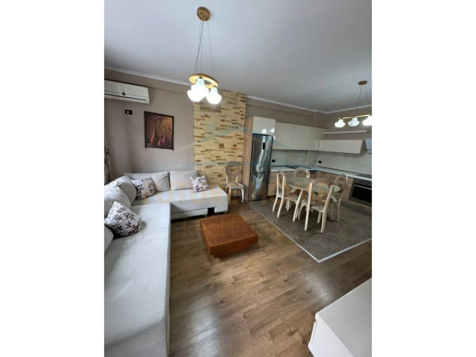 Tirane, jepet me qera apartament 2+1+Ballkon Kati 4, 94 m² 500 € (Astir)