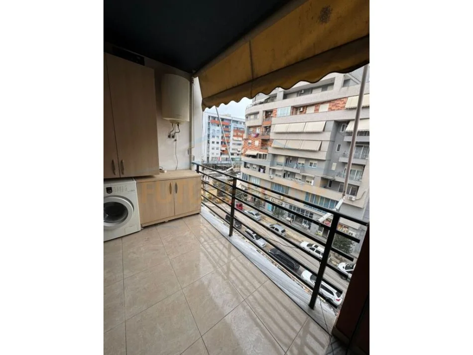 Tirane, jepet me qera apartament 2+1+Ballkon Kati 4, 94 m² 500 € (Astir)