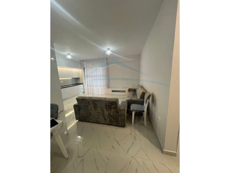 Tirane, jepet me qera apartament 1+1 Kati 6, 68 m² 600 € (Ish Fusha e Aviacionit, Tirane)