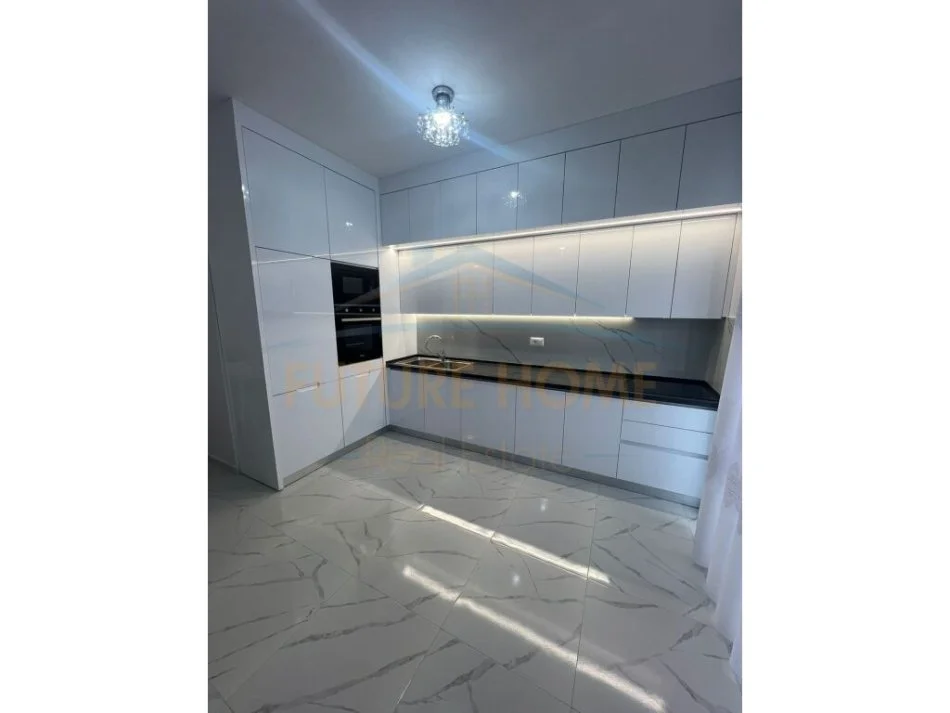 Tirane, jepet me qera apartament 1+1 Kati 6, 68 m² 600 € (Ish Fusha e Aviacionit, Tirane)