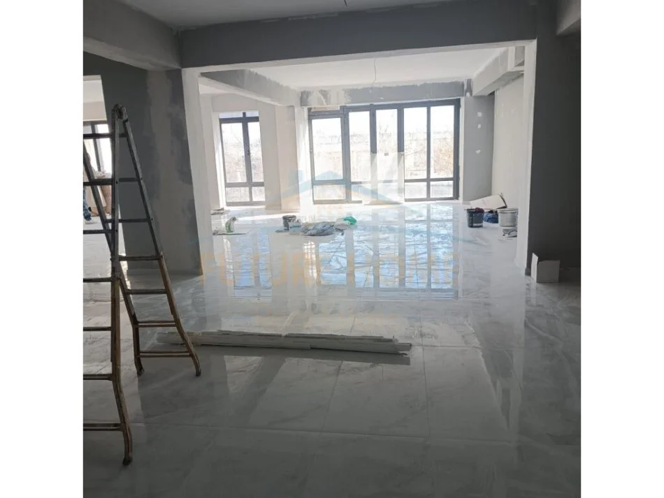 Durres, jepet me qera ambjent biznesi Kati 1, 182 m² 1.500 € (rruga e portit)