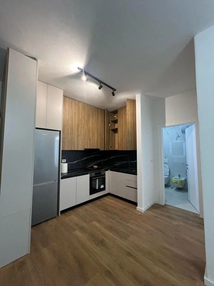 Tirane, jepet me qera apartament 1+1 Kati 4, 72 m² 550 € (Porcelan)