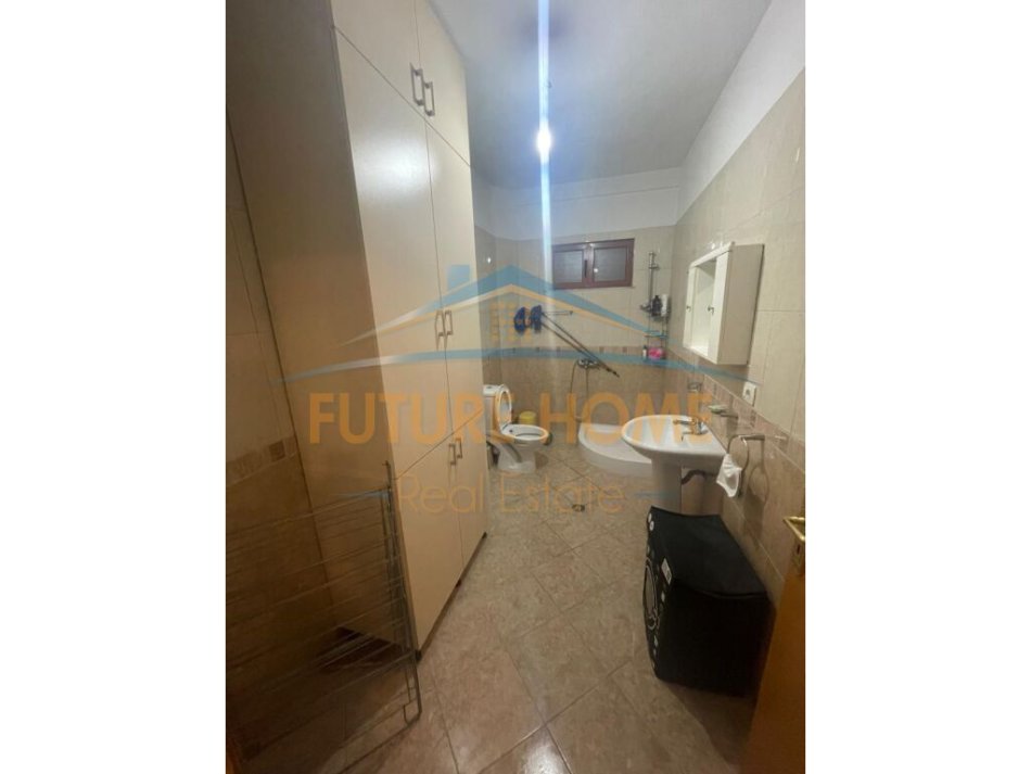 Tirane, jepet me qera apartament 2+1 Kati 1, 98 m² 500 € 