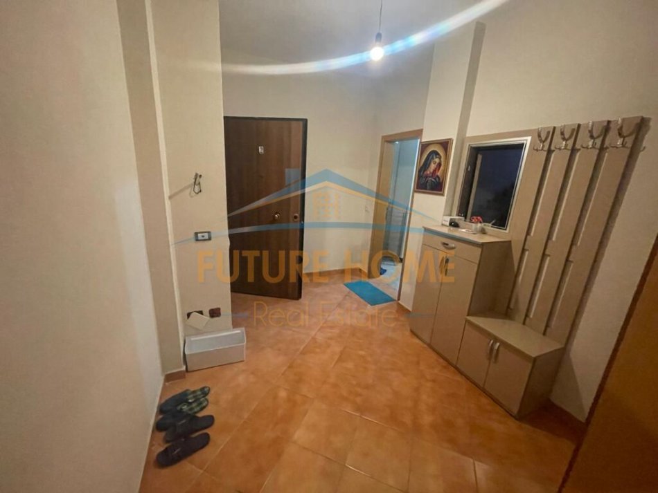 Tirane, jepet me qera apartament 2+1 Kati 1, 98 m² 500 € 