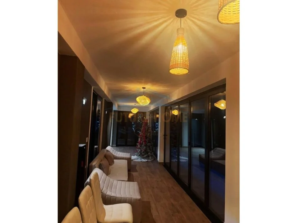 Pogradec, jepet me qera Vile 2 Katshe Kati 2, 350 m² 5.000 € 