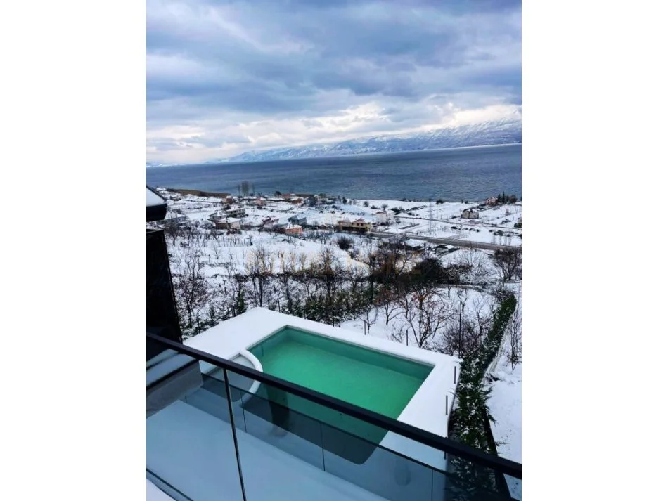 Pogradec, jepet me qera Vile 2 Katshe Kati 2, 350 m² 5.000 € 