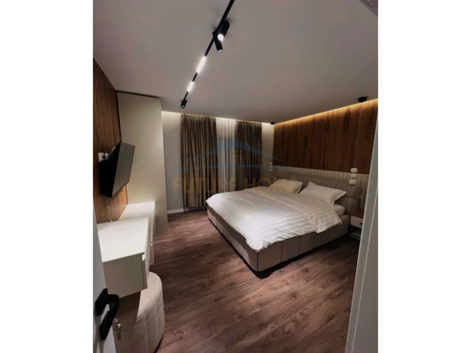 Pogradec, jepet me qera Vile 2 Katshe Kati 2, 350 m² 5.000 € 