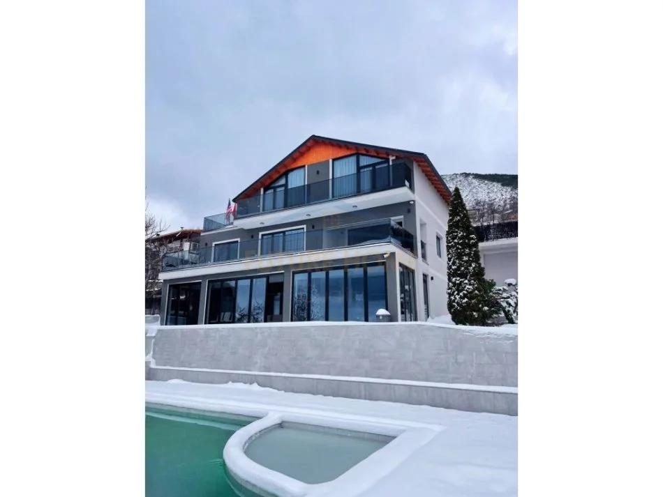 Pogradec, jepet me qera Vile 2 Katshe Kati 2, 350 m² 5.000 € 