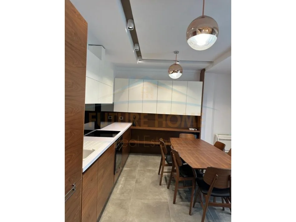 Durres, shitet Vile 2 Katshe Kati 2, 400 m² 550.000 € (Kompleksi "Lura 3 ", Gjiri i Lalëzit)