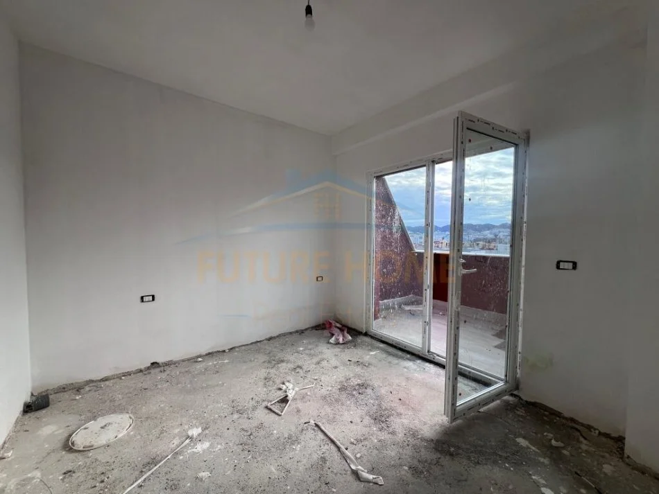 Tirane, shitet apartament 1+1 Kati 9, 65 m² 104.000 € (Aura)