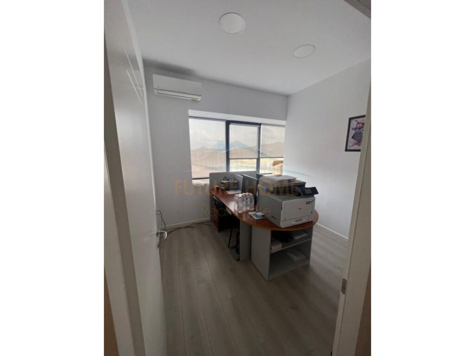 Tirane, shitet magazine Kati 0, 1.591 m² 600.000 € (Vore)