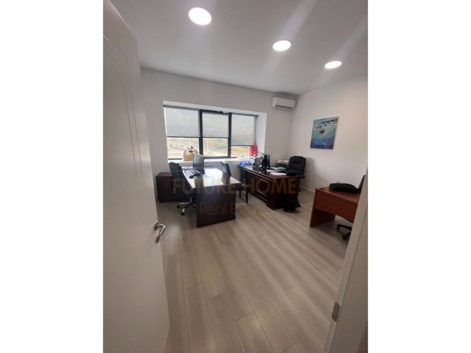 Tirane, shitet magazine Kati 0, 1.591 m² 600.000 € (Vore)
