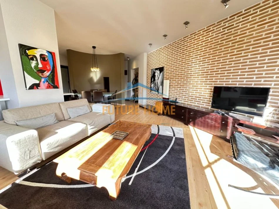 Tirane, jepet me qera 2+1 Kati 7, 114 m² 1.500 € (Bllok, Tiranë)