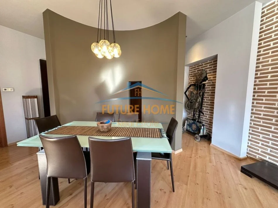 Tirane, jepet me qera 2+1 Kati 7, 114 m² 1.500 € (Bllok, Tiranë)