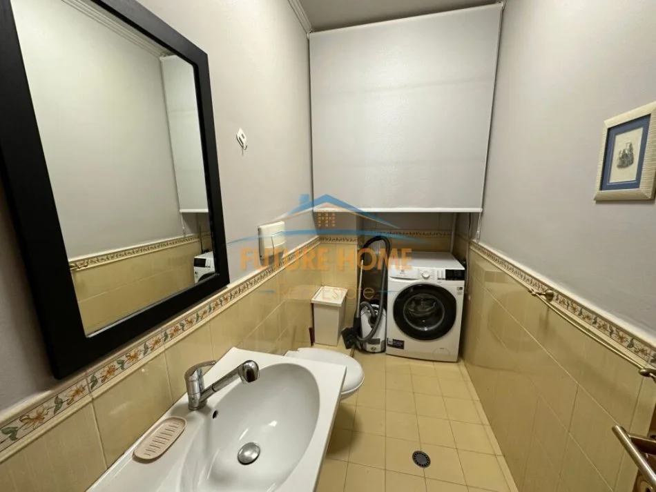 Tirane, jepet me qera 2+1 Kati 7, 114 m² 1.500 € (Bllok, Tiranë)