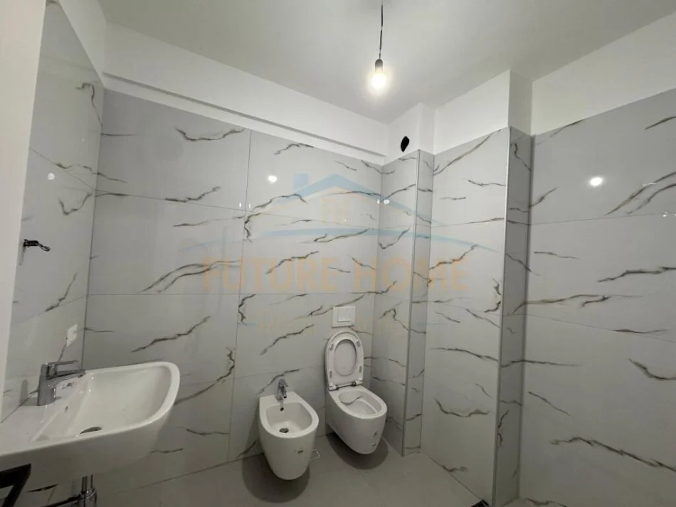 Durres, shitet apartament 1+1+Ballkon Kati 5, 67 m² 95.000 € (mali i robit)