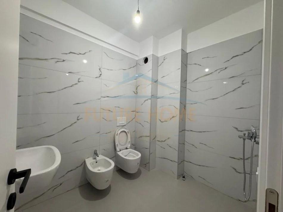 Durres, shitet apartament 1+1+Ballkon Kati 5, 68 m² 95.000 € (Mali i Robit, Golem)