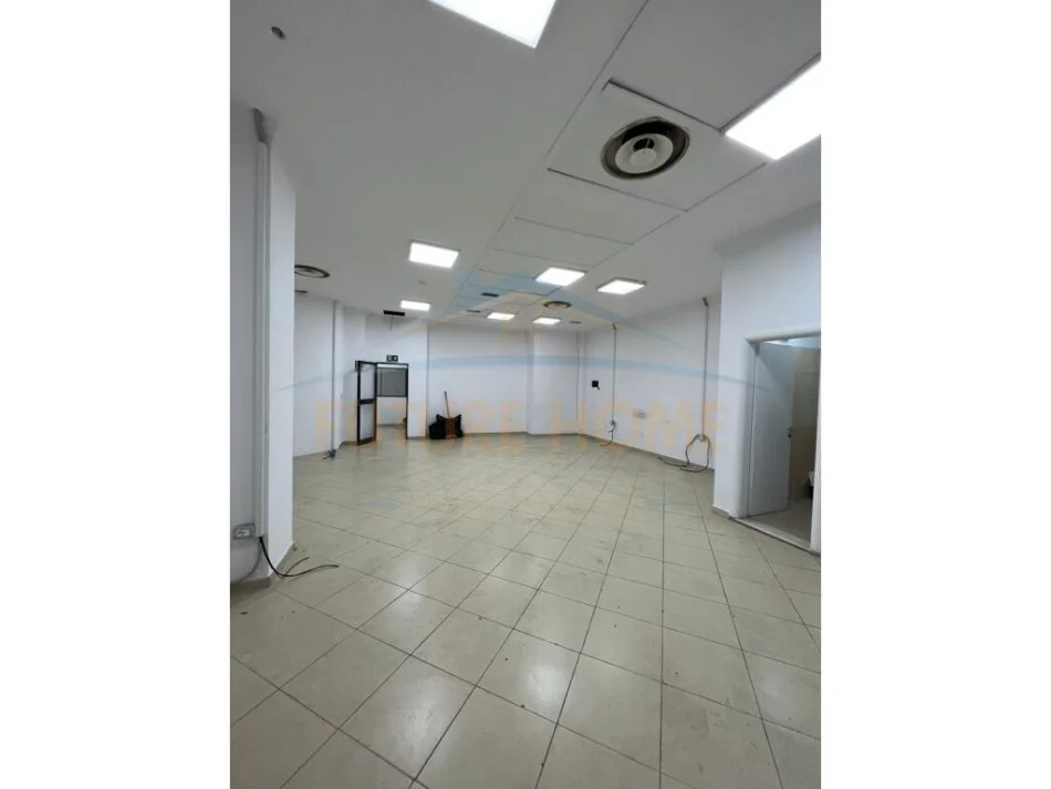 Tirane, jepet me qera ambjent biznesi Kati 2, 165 m² 2.000 € 