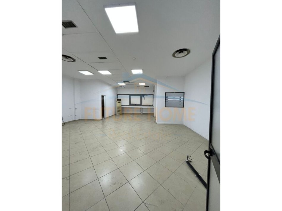Tirane, jepet me qera ambjent biznesi Kati 2, 165 m² 2.000 € 