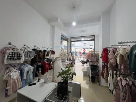 Tirane, shitet ambjent biznesi Kati 0, 41 m² 90.000 € (yzberisht)